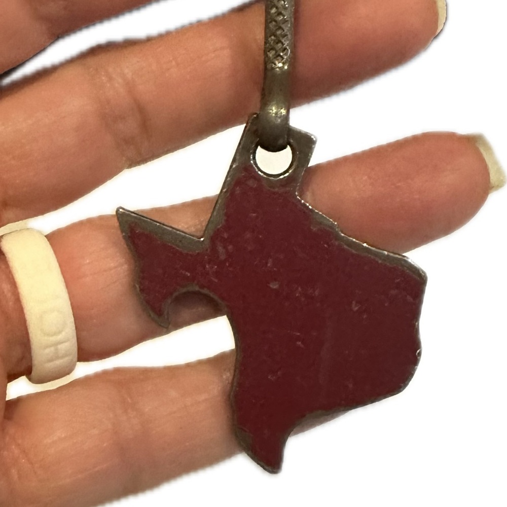 VTG TEXAS DOG TAG PENDANT CHARM KEYCHAIN RED METAL DISTRESSED PET PUPPY FRIEND